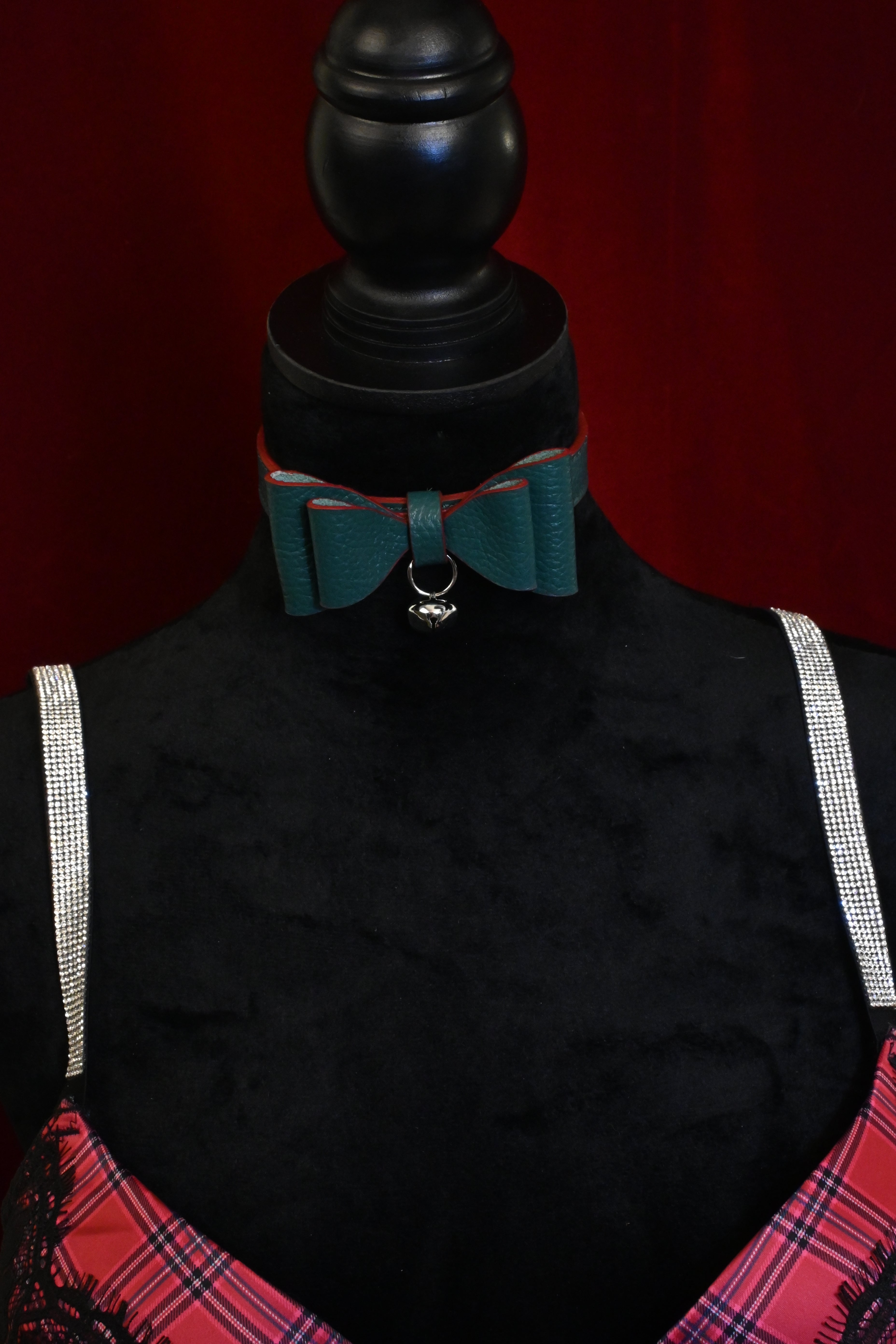 Festive Green Bow Collar