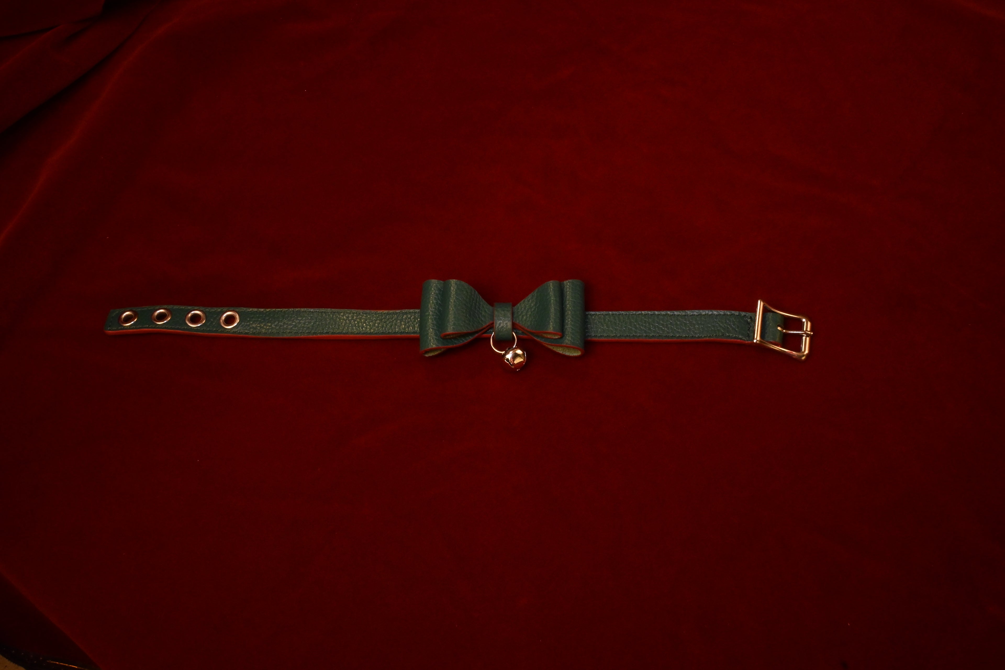 Festive Green Bow Collar