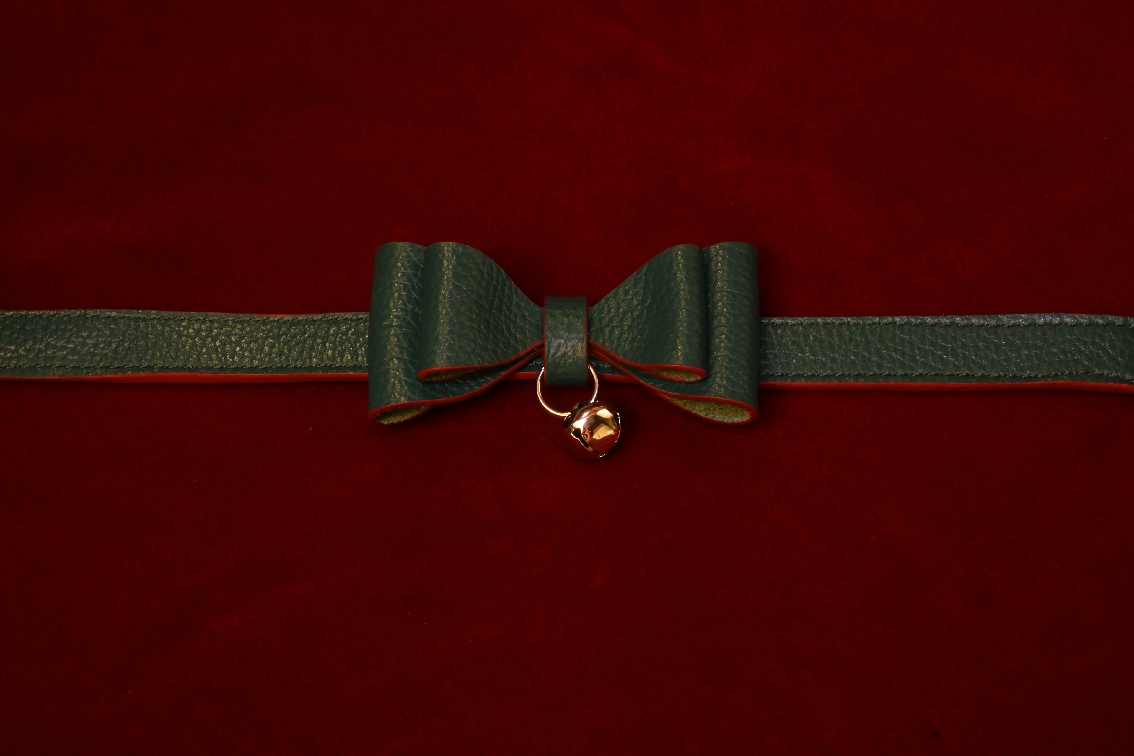 Festive Green Bow Collar