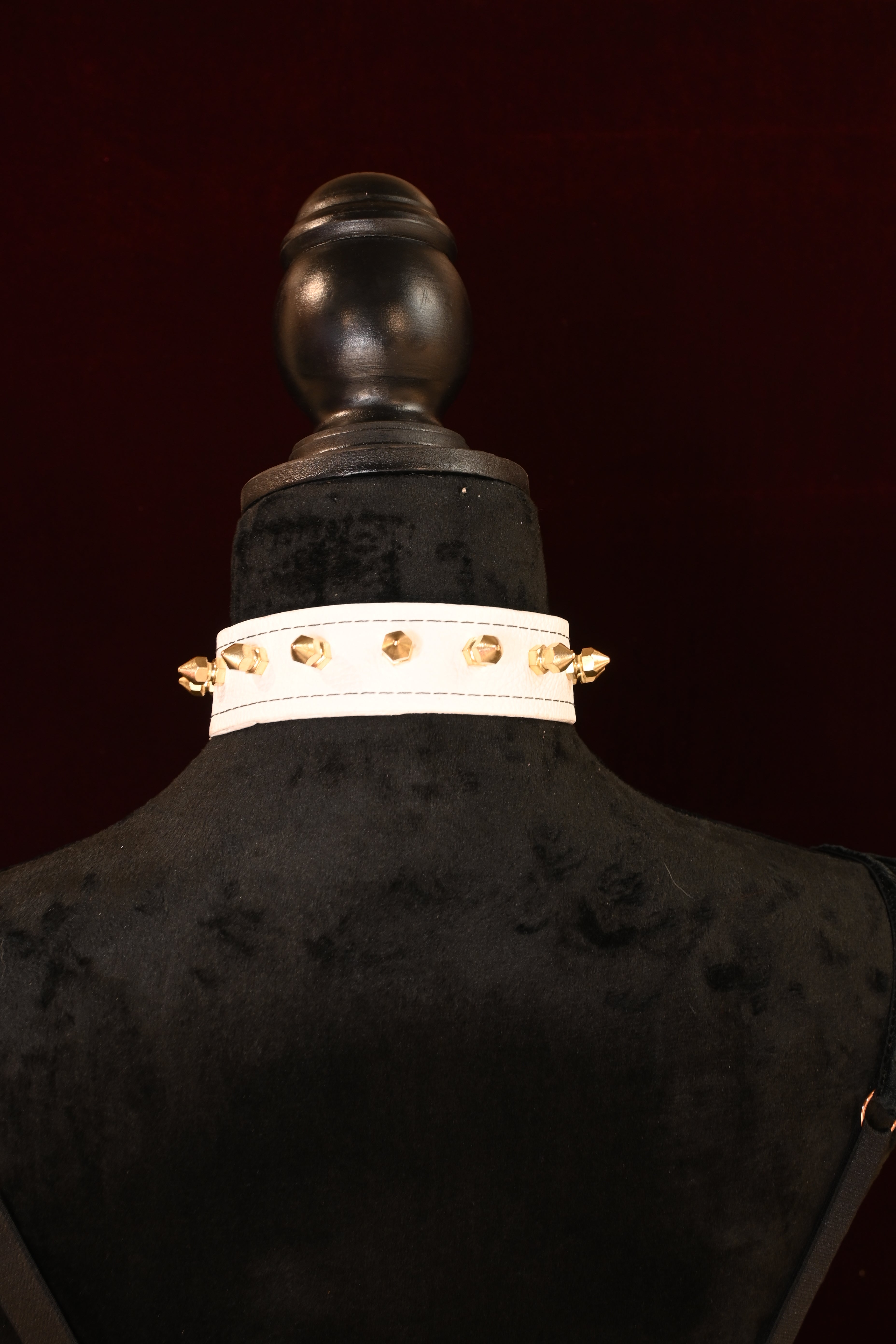 Angel's Thorn Collar image 4