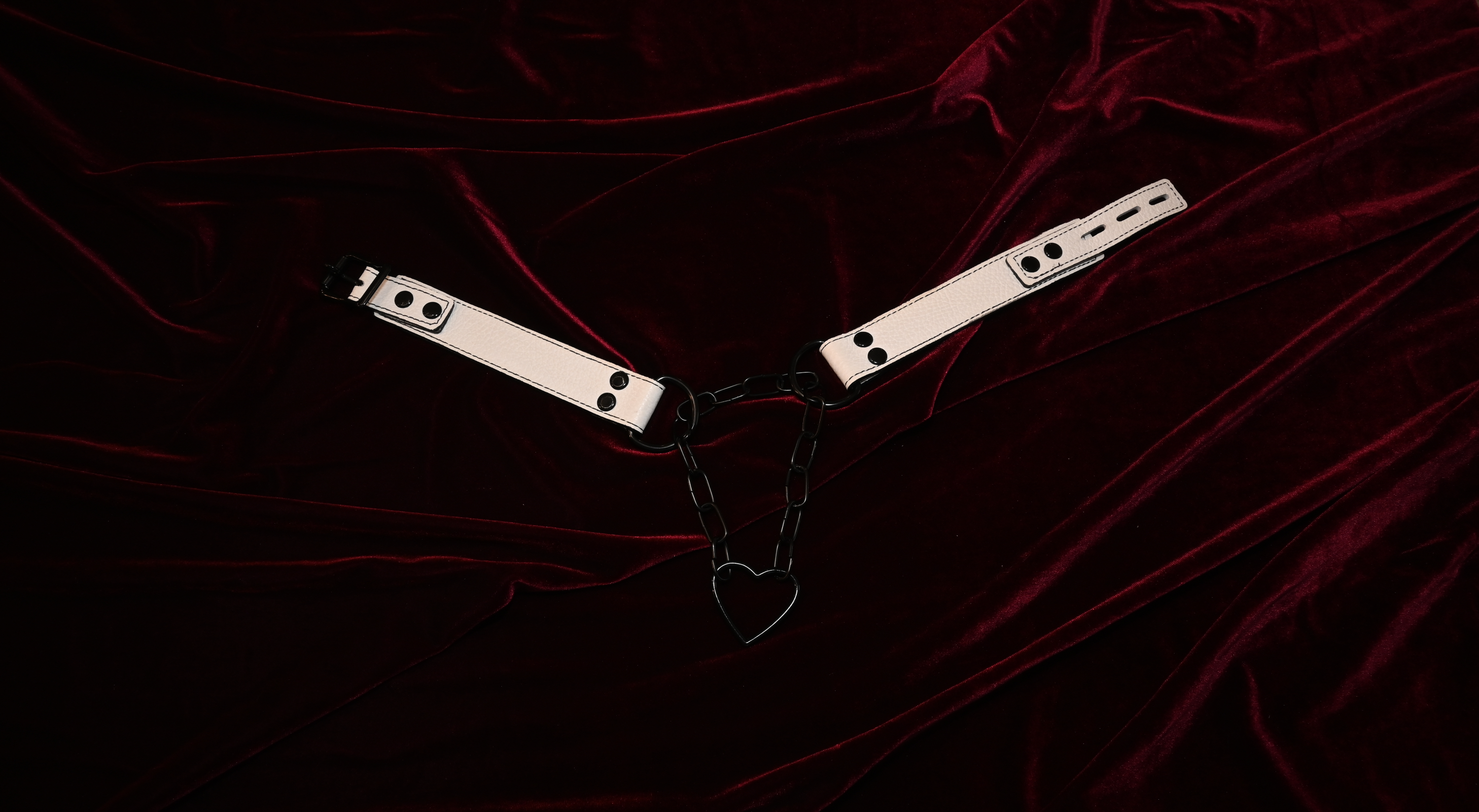 White Leather Locking Martingale Collar image 3